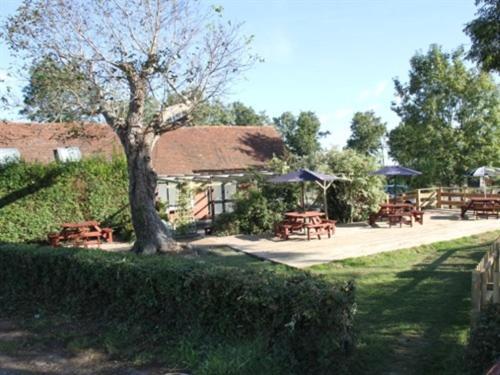 The May Garland Inn Hellingly Dış mekan fotoğraf
